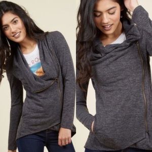 Airport Greeting Cardigan in Charcoal in 2X